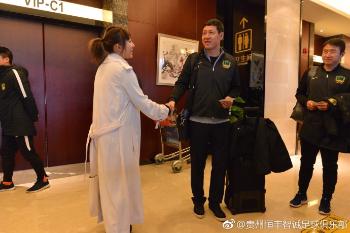 巴萨届时也将参与到讨论中，而AC米兰目前仍然对朗格莱很热衷，但仍在等待了解租借协议中的一些条件。